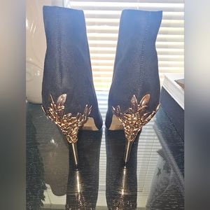 Black Golden Heel Flower Design Size 8.5